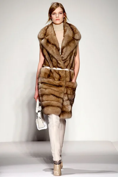 Look 7